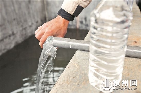 采用“天然有機(jī)酸除污降解”，豬糞水可“變”清水，循環(huán)沖洗豬舍。