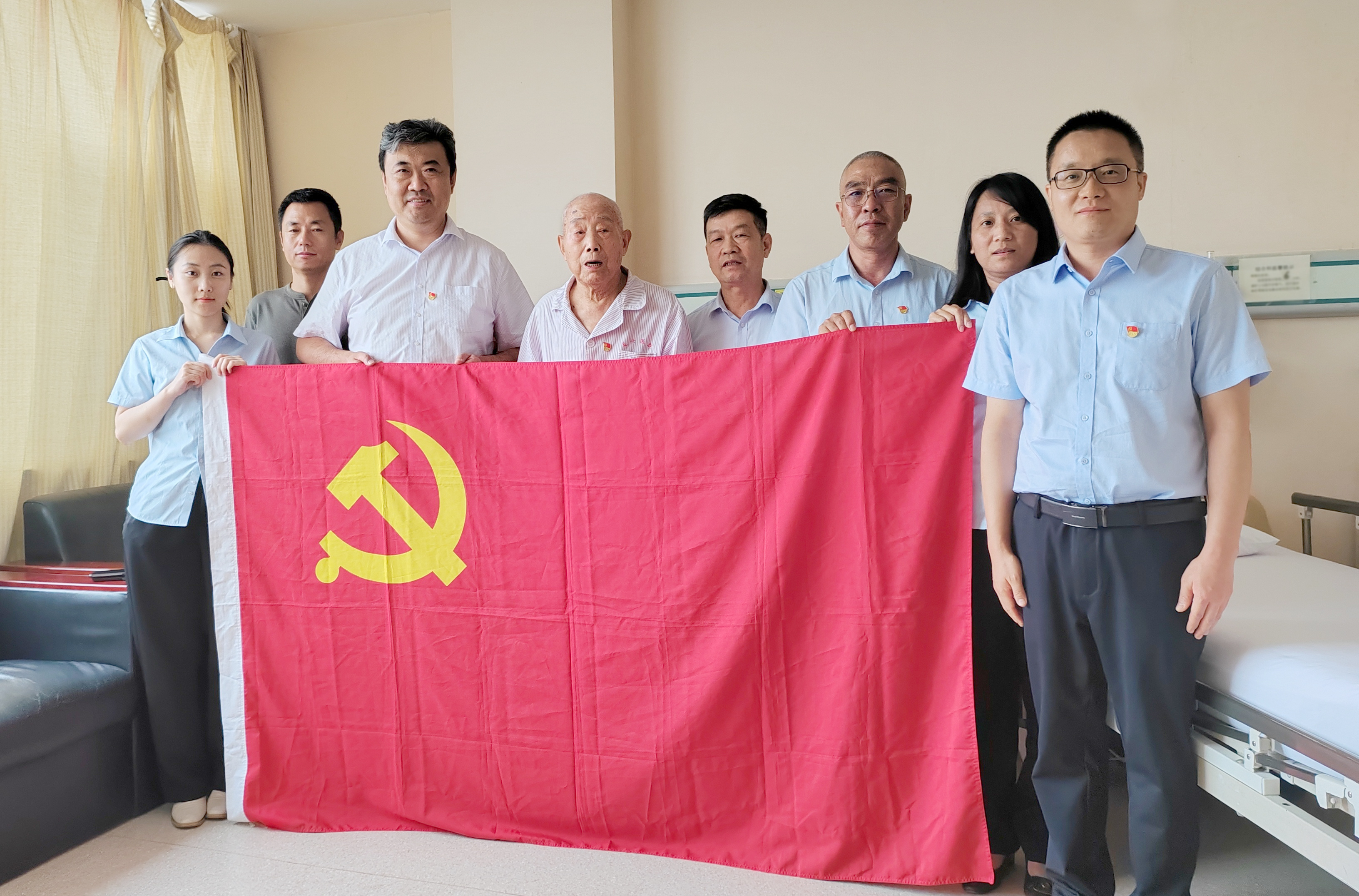 金屬公司黨總支開展“八一” 慰問活動——講烽火故事傳薪火、聽行走黨課潤初心