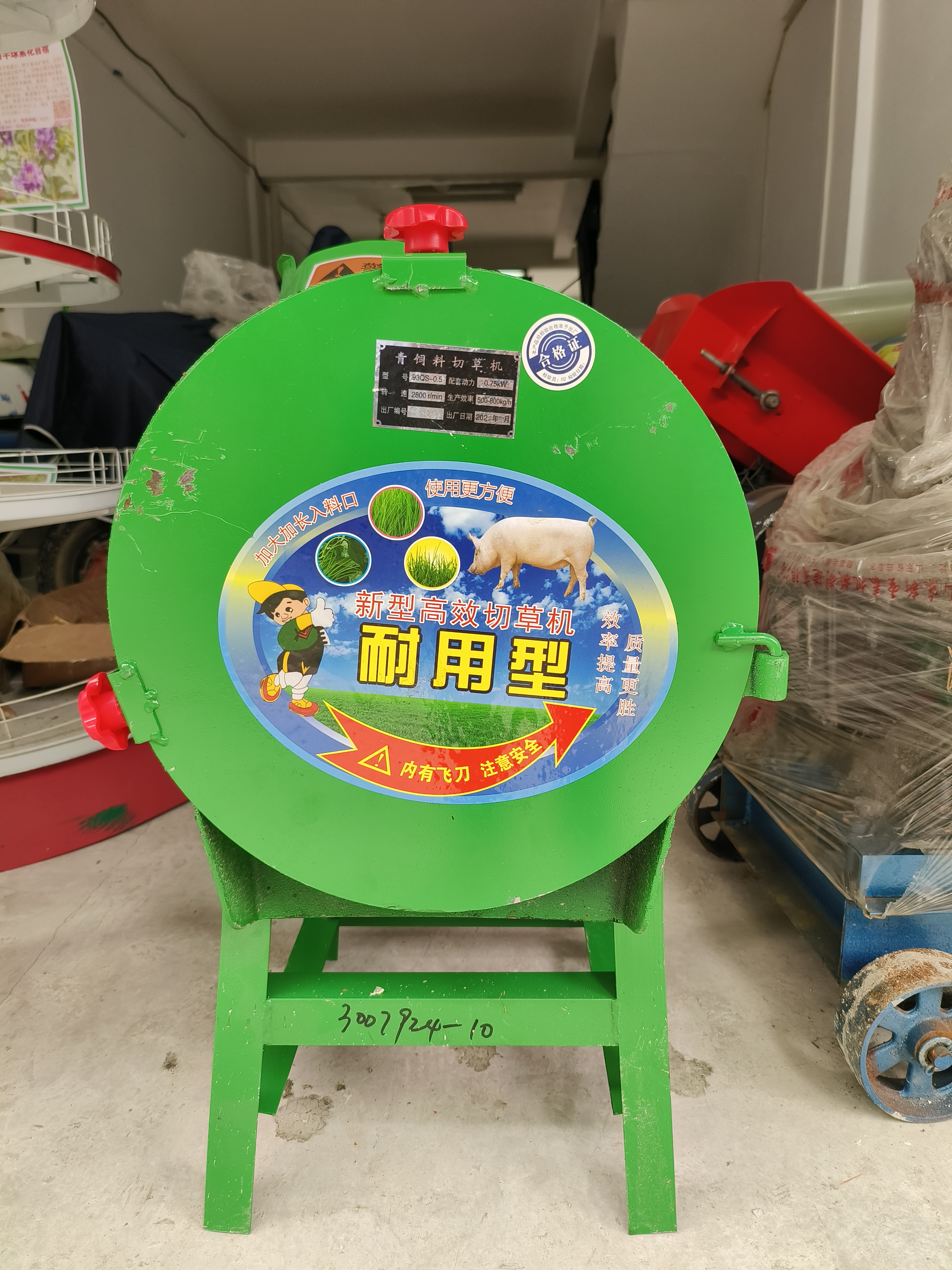 【新產(chǎn)品】你還在忍受傳統(tǒng)鍘草又累又沒(méi)有效率？推薦一款更好用的多功能青飼料鍘草粉碎機(jī)，220v家用小型電動(dòng)碎草機(jī)豬雞鴨等養(yǎng)殖切草機(jī) 雙刀切草機(jī)+加大電機(jī)