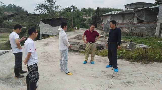 廣西助農(nóng)在容縣服務(wù)生態(tài)養(yǎng)殖2.jpg