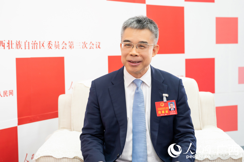 黃智宇代表接受專訪。人民網(wǎng)記者 嚴(yán)立政攝