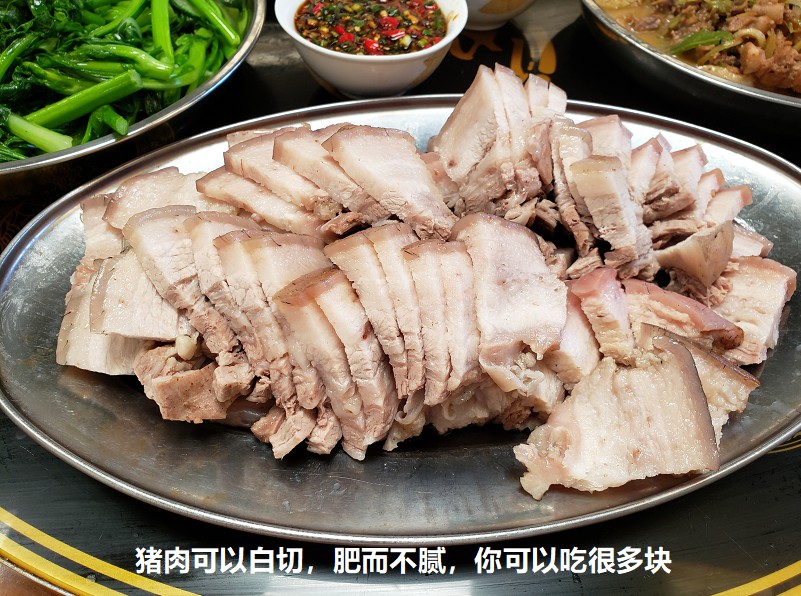 豬肉可以白切，肥而不膩，你可以吃很多塊.jpg