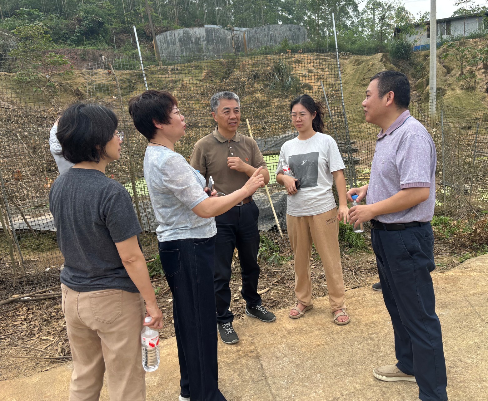 趙海老師蒞臨廣西助農(nóng)生態(tài)養(yǎng)殖基地調(diào)研11.jpg